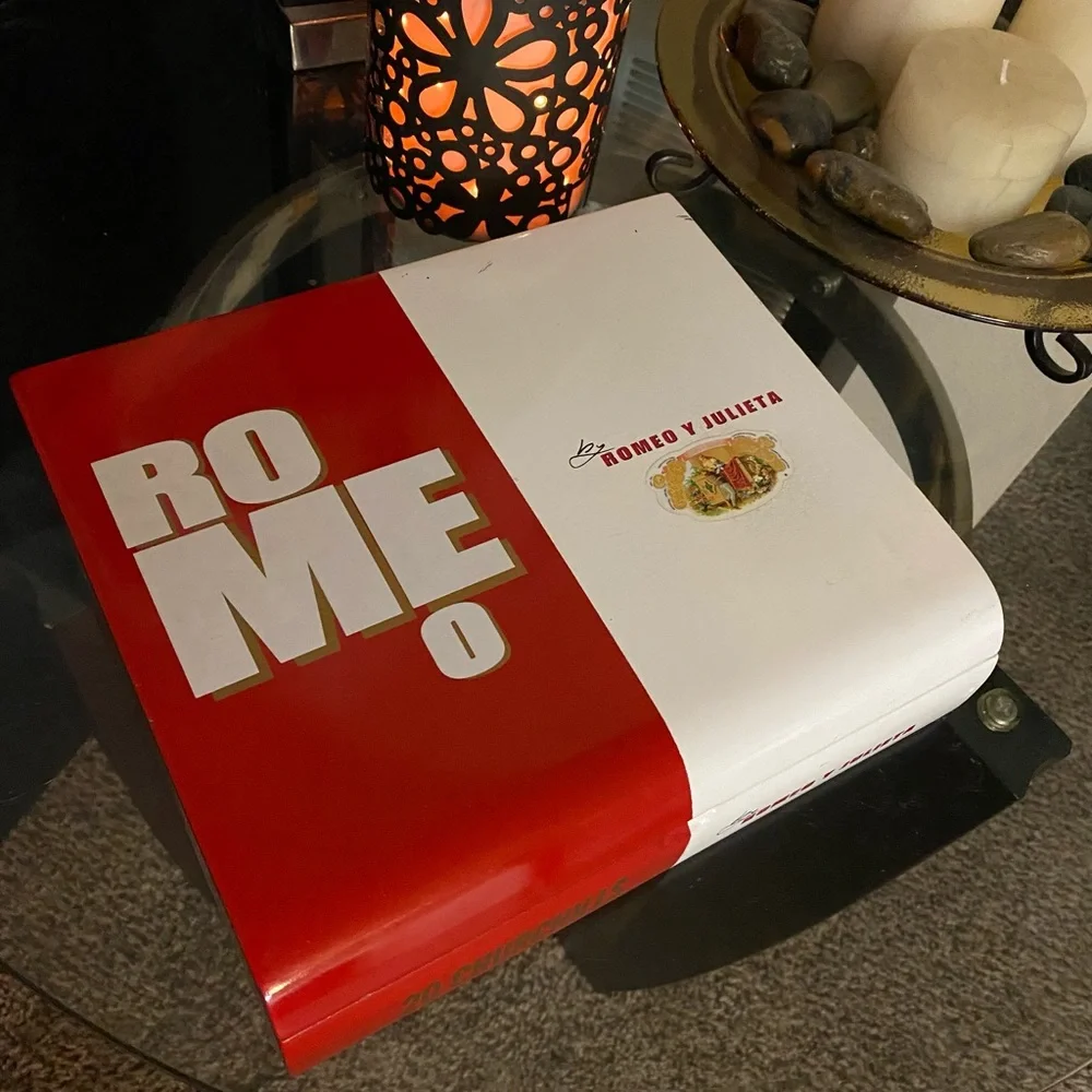Vintage Romeo y Julieta Cedar Lined Cigar Box | Collectible Wooden Humidor Case